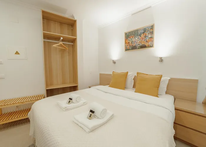 Downtown By Hosty 3*